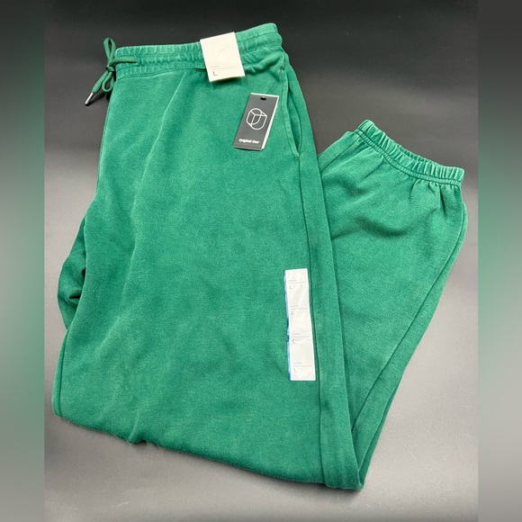 Original use green jogger size L. Waist 18.5-20.5 rise 13 inseam 28. NWT - Picture 1 of 5